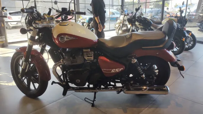 Super Meteor 650 Igor Romão