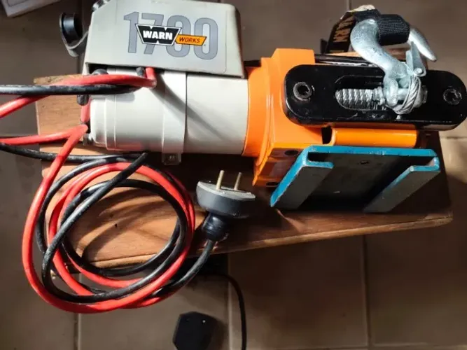 Guincho Elétrico WARN Works 1700, (Tração de até 772 kg)