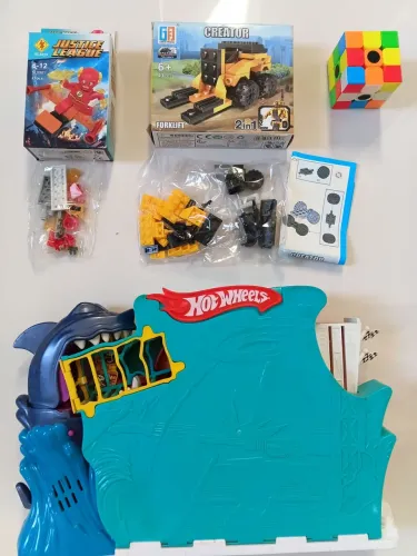 Pista Hot Wheels RARA, Shark Park (Maleta)  + Legos + Cubo