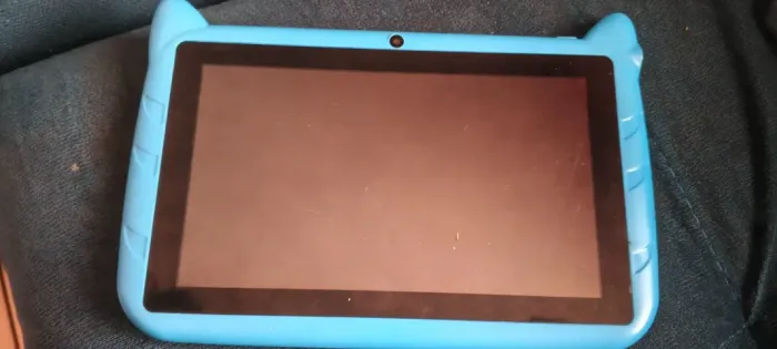 Vendo um celular e um tablete de criança