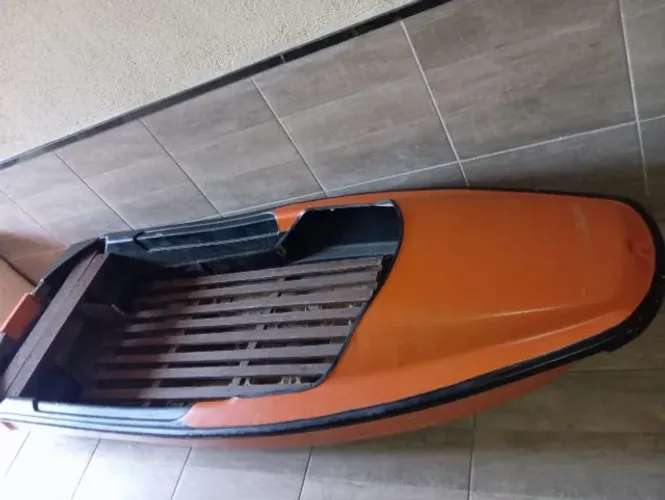 Barco fibra de carbono com suporte para motor