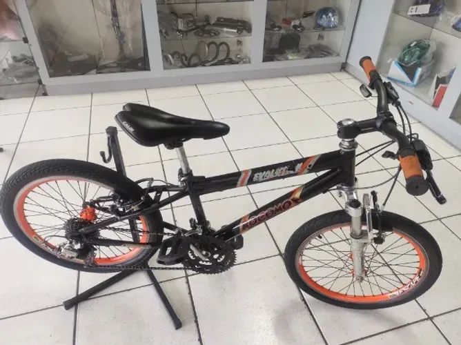 Bicicleta aro 20" faixa 6/8 anos modelo MTB 21V usada personalizada em estado de nova .