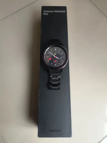 Vendo Galaxy watch5 Pro, com a caixa duas pulseiras.
