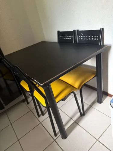 Mesa 4 cadeiras