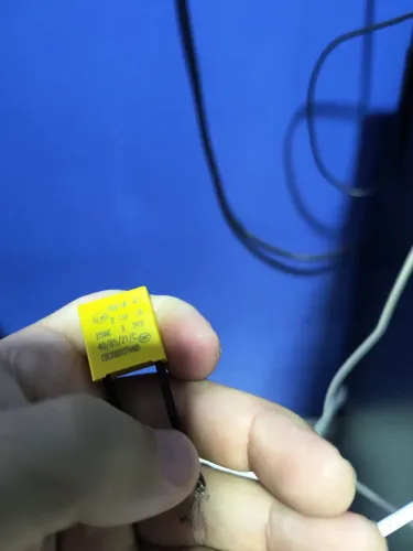 Capacitor de segurança para interruptor inteligente sem fio neutro
