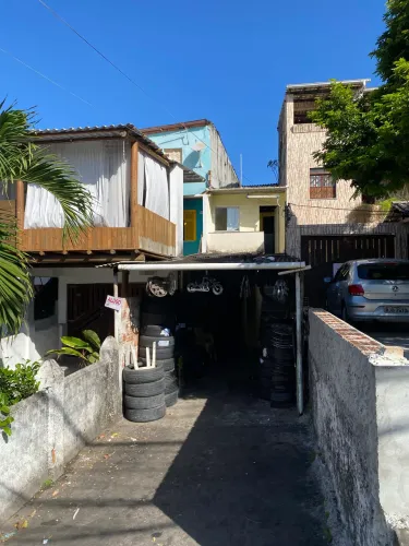 ALUGA-SE CASA Frente de rua