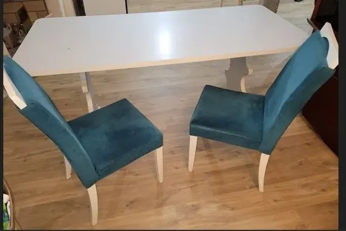 Conjunto mesa e 4 cadeiras