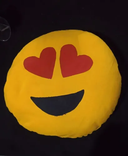 Almofada emoji coração