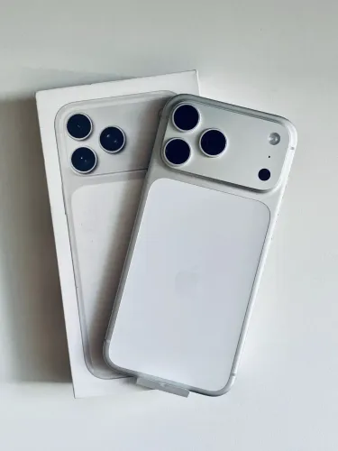 iPhone 17 pro max BRANCO
