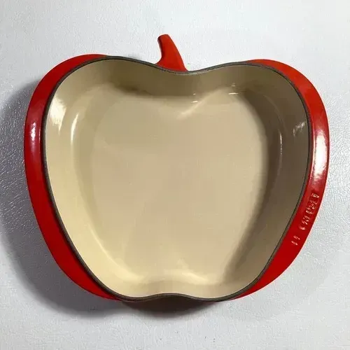 Maça Vermelha Assadeira Le Creuset