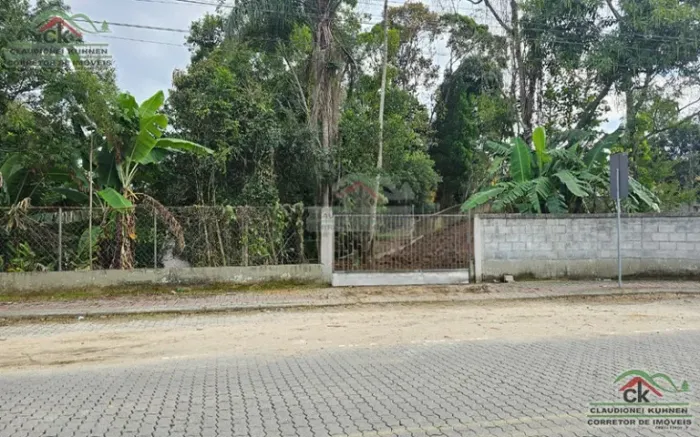 Terreno de frente para a rua geral em Caldas - Santo Amaro
