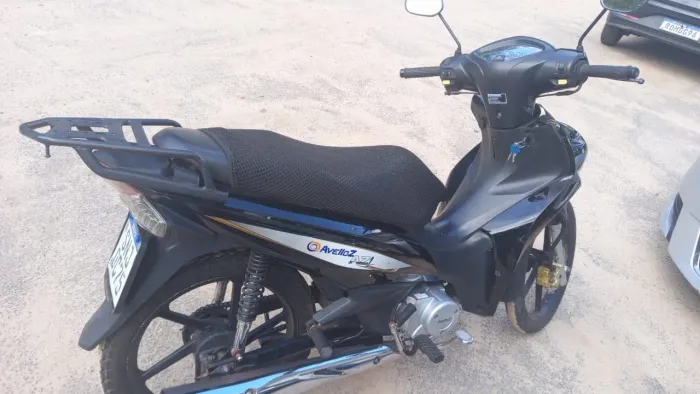 Moto Avelloz Preta