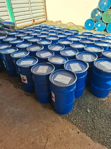 Tambores de 60 litros ,lixeira, banco várias utilidades.