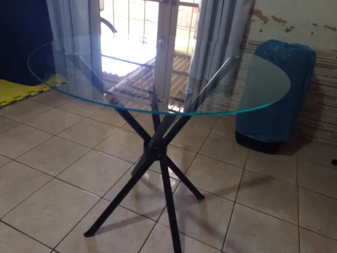 Mesa 80cm de diâmetro sem cadeiras
