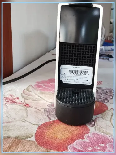 Vendes uma cafeteria expresso pouco tempo de uso toda boa sem defeitos 