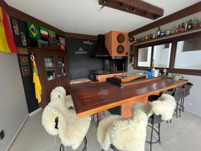 Imperdível Casa à Venda ou Locação em Joinville-SC, Bairro Bom Retiro: 3 Quartos, 1 Suíte,