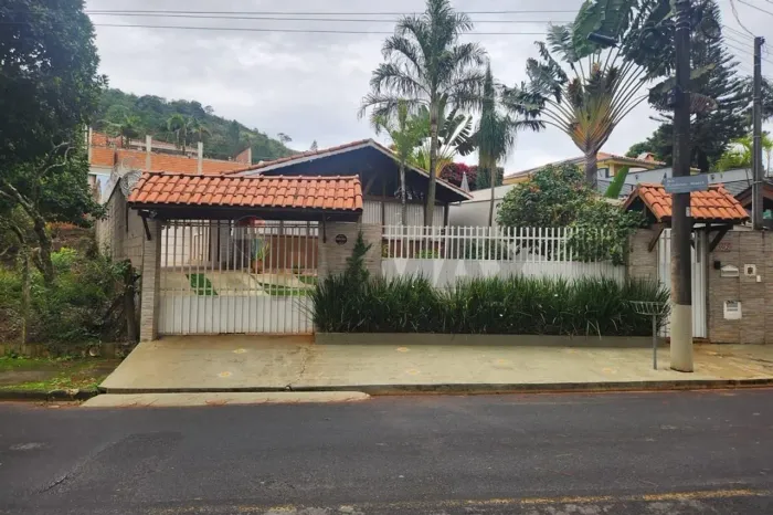 CASA ENCANTADORA EM ÁGUAS DE LINDOIA