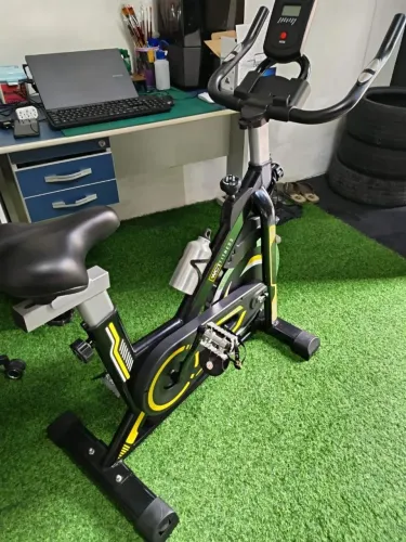Bicicleta ergométrica com roda de inércia de 13kg