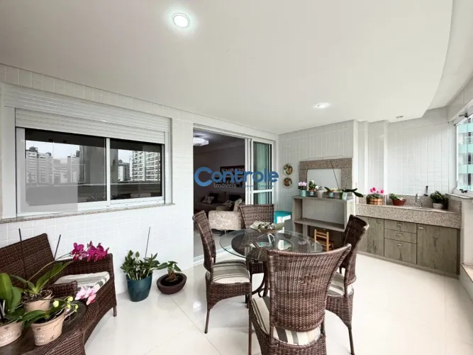 Apartamento com 04 dormitórios em Campinas, São José/SC!