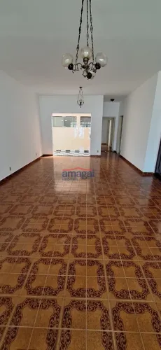 Casa com 3 quartos para alugar no Jardim Mesquita em Jacareí