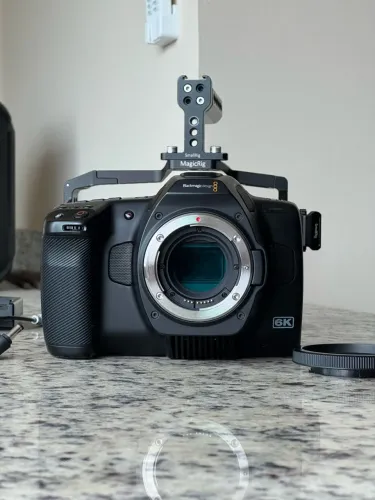 Vendo Blackmagic 6k pro
