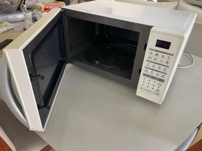Microondas LG EasyClean 30 litros