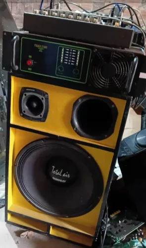Vendo esse som ele vai com os aparelhos de força e a caixa ele é potente