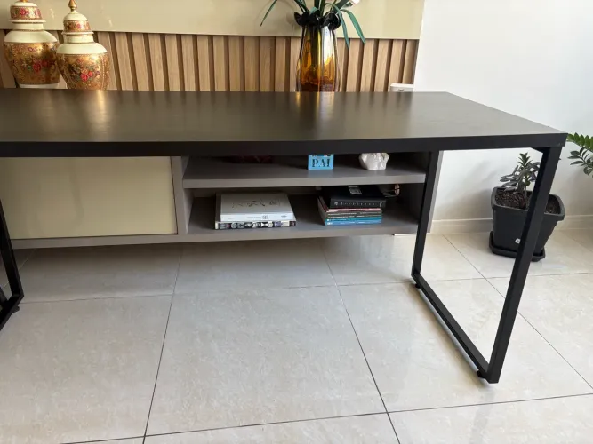 Vendo MESA ESCRITÓRIO BEM CONSERVADA!