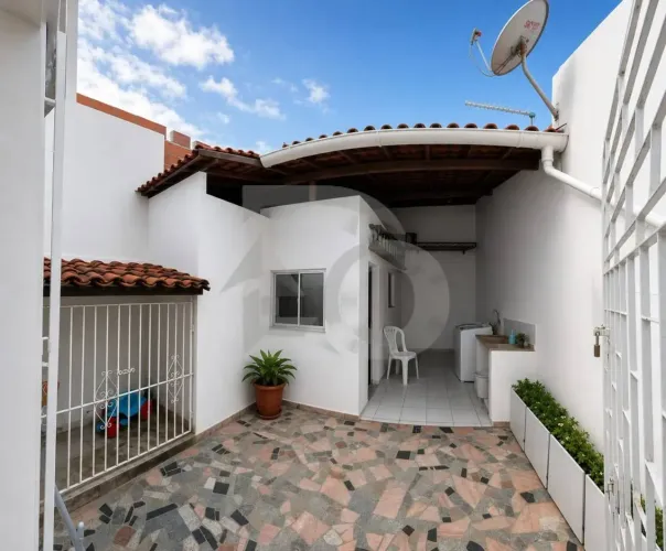 Casa de 180m² no Bairro Industrial com 5 Quartos, sendo 2 Suítes;