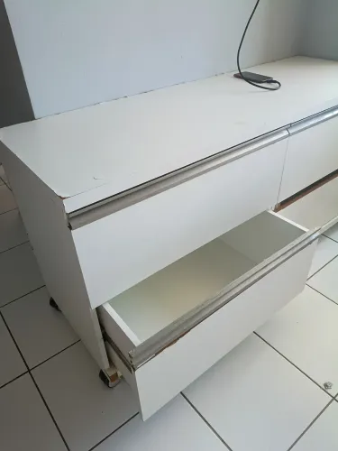 Cômodas de quarto com rodinhas, mandei fazer