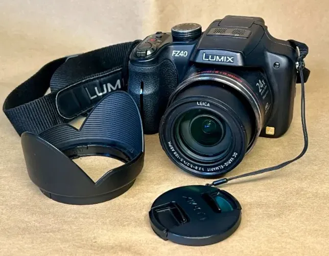 Câmera/Filmadora Panasonic Lumix FZ40 em ótimo estado e funcionando perfeitamente.