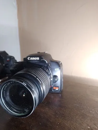 Canon Rebel XS + lente 18-55mm 