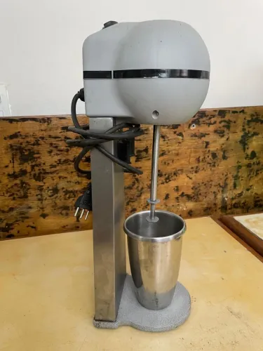 Batedor de milkshake bms com 1copo inox 220v skymsen 