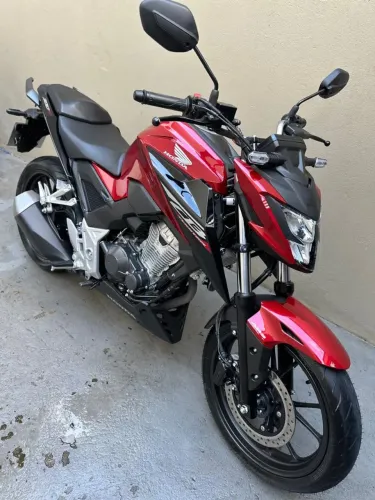 Vendo cb 300 twist 