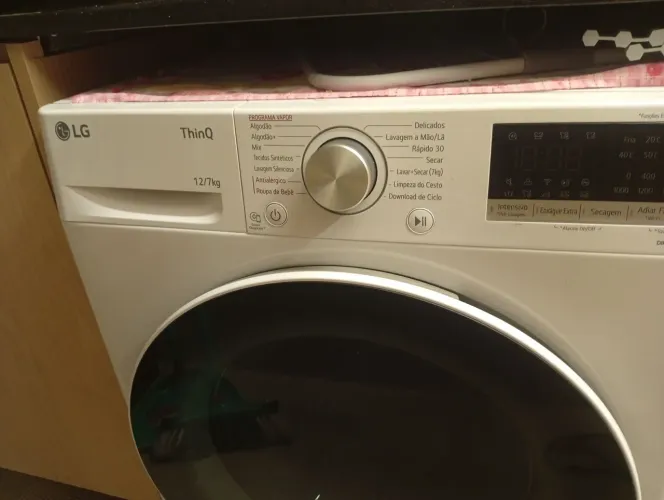 Vendo máquina lava e seca quebrada, retirada de peça 