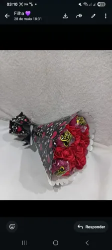 Flores de cetim com bombom