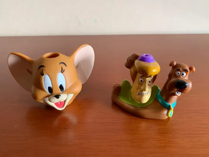 2 tampas de garrafa personagens antigos