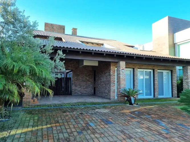 Linda casa no Villagio Atlântida