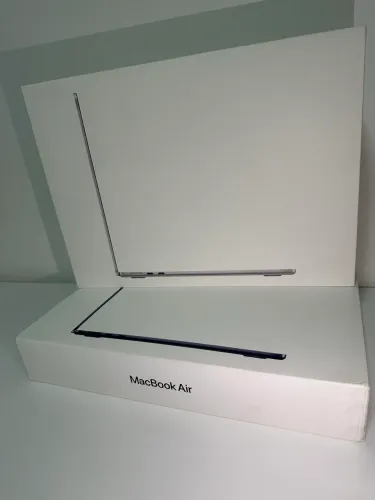 MacBook AIR M5 LACRADO