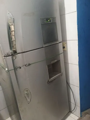 Vendo urgente geladeira