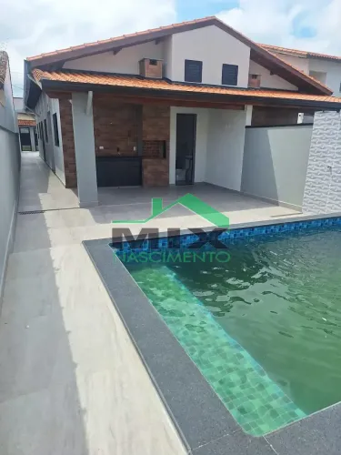 Casa Nova com Piscina no Cibratel em Itanhaém | 3 Dormitórios, Suíte, Área Gourmet e 2 Vag
