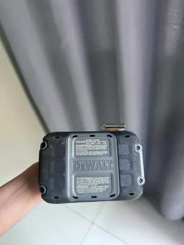Parafusadeira de impacto DeWALT 20v com bateria 20v 4Ah