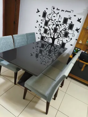 Mesa com 6 cadeiras