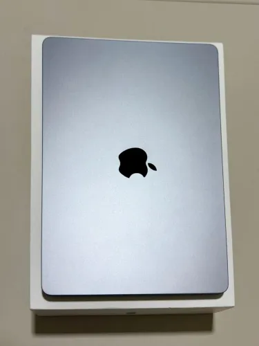MAC BOOK AIR M2 16RAM