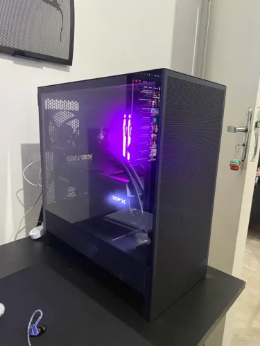 PC Gamer Ryzen 7 9800X3D + 9070XT + 32GB RAM DDR5