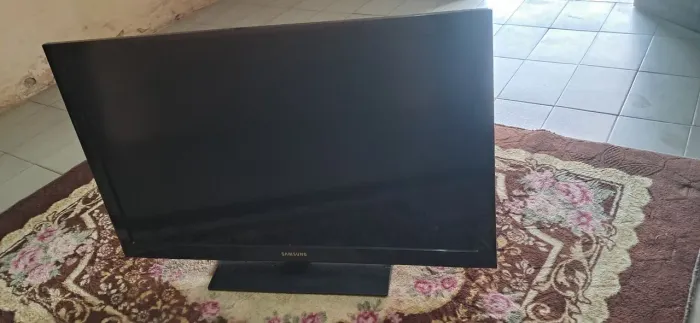 Vendo tv 40 Samsung funcionando obs tela ok imagem fica verde
