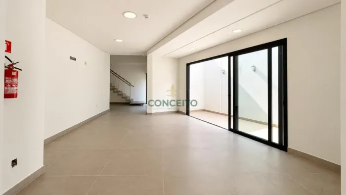 Loja Comercial para Alugar em Coqueiros | 119 m², Mezanino, 2 Sacadas e Ótima Visibilidade