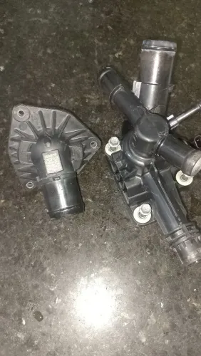 Válvula termostática e caixa de água com Sensor. Onix aspirado