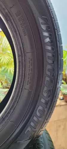 04 Pneus Bridgestone 185 / 65 / R15  