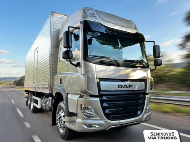 Caminhão DAF CF 310 6x2 2025/2025 Garantia de fábrica Com baú de alumínio 16 paletes